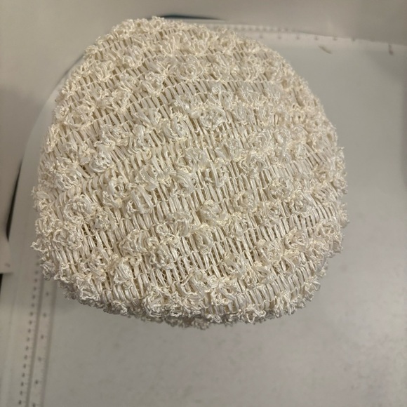 Vintage‎ 1960’s  women’s white cream rosette pillbox hat headpiece - Picture 5 of 9